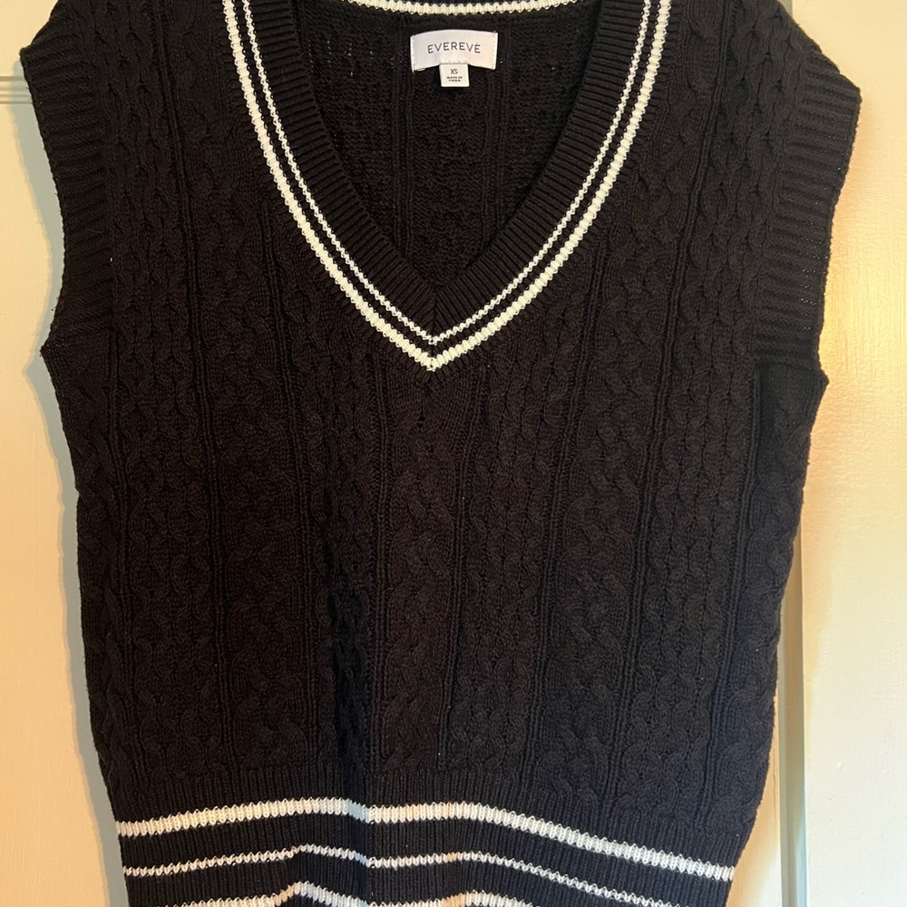 Evereve Black Cable-Knit V-Neck Sweater Vest with White Trim